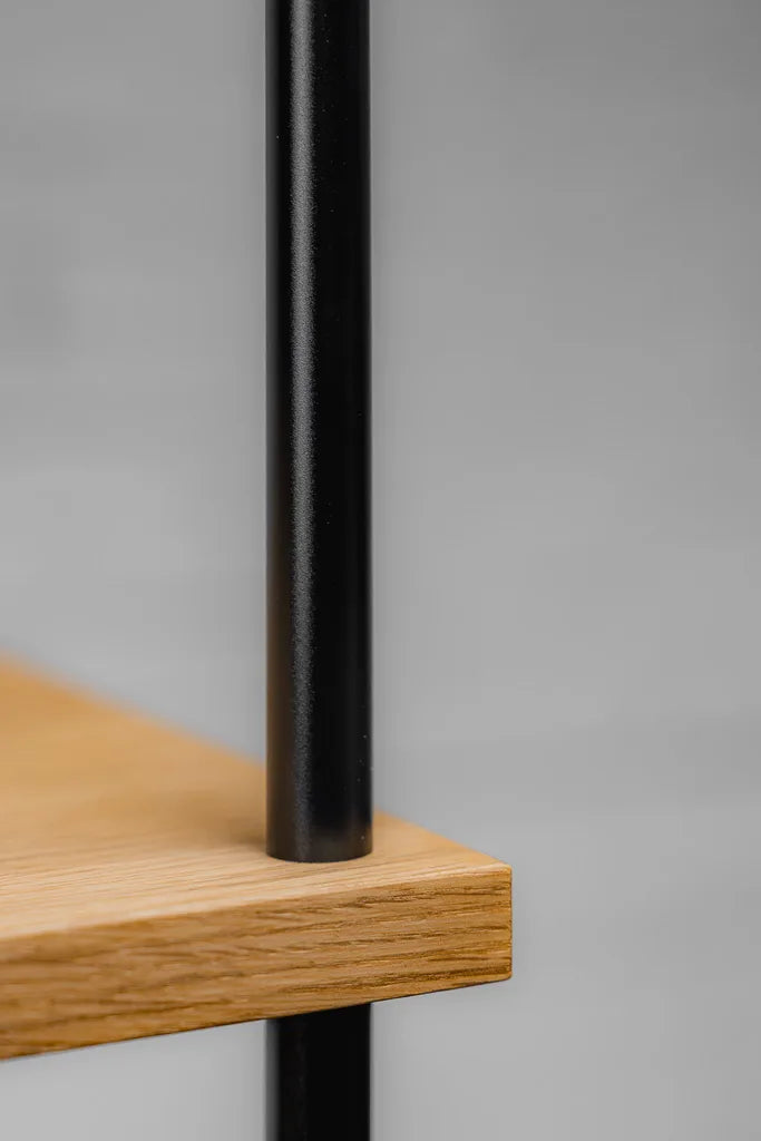 KUUDU Detail — Pfosten trifft Eichenbrett