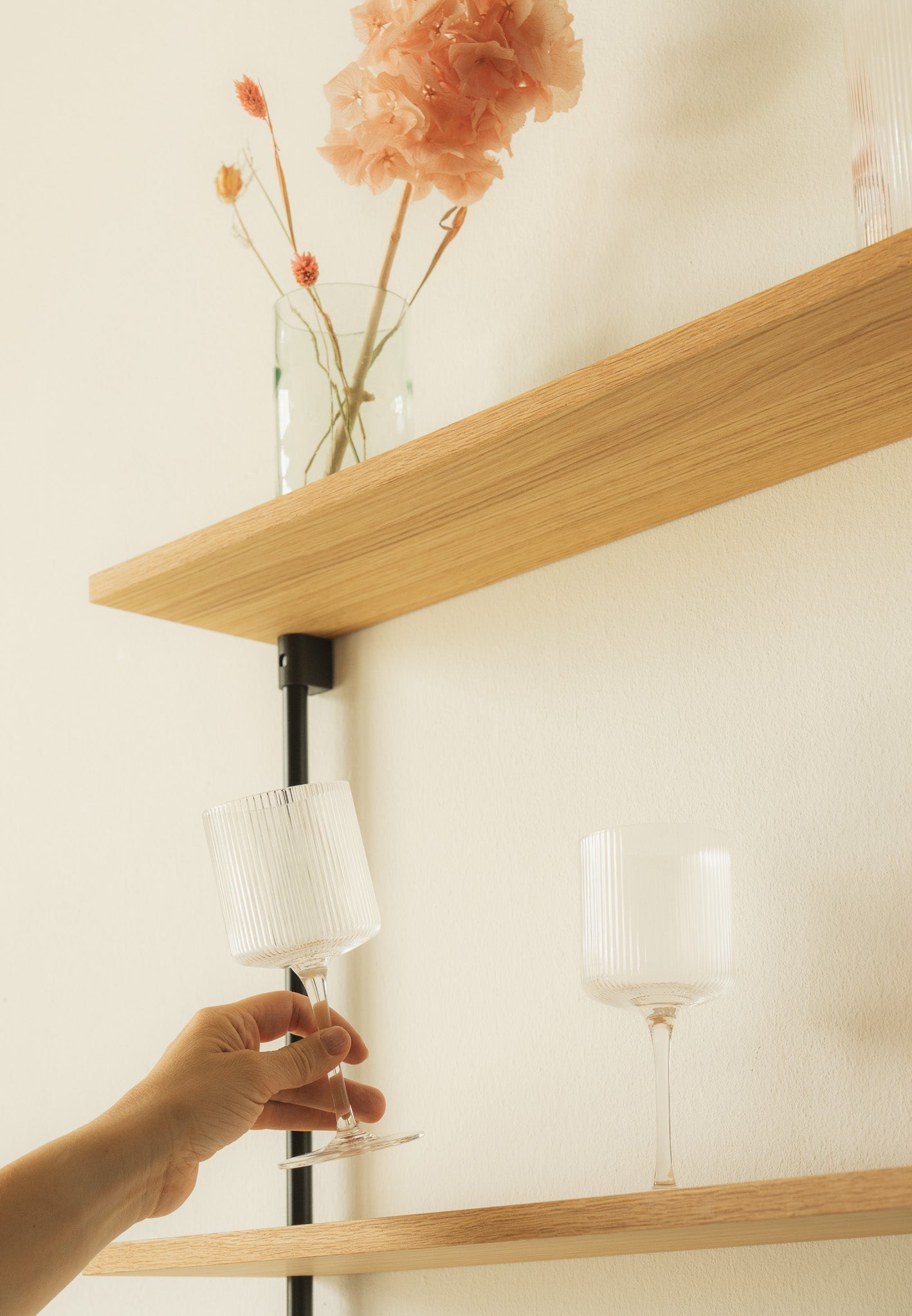 Floating oak hanging wall shelf — KUUDU modular shelving system for living room and bedroom