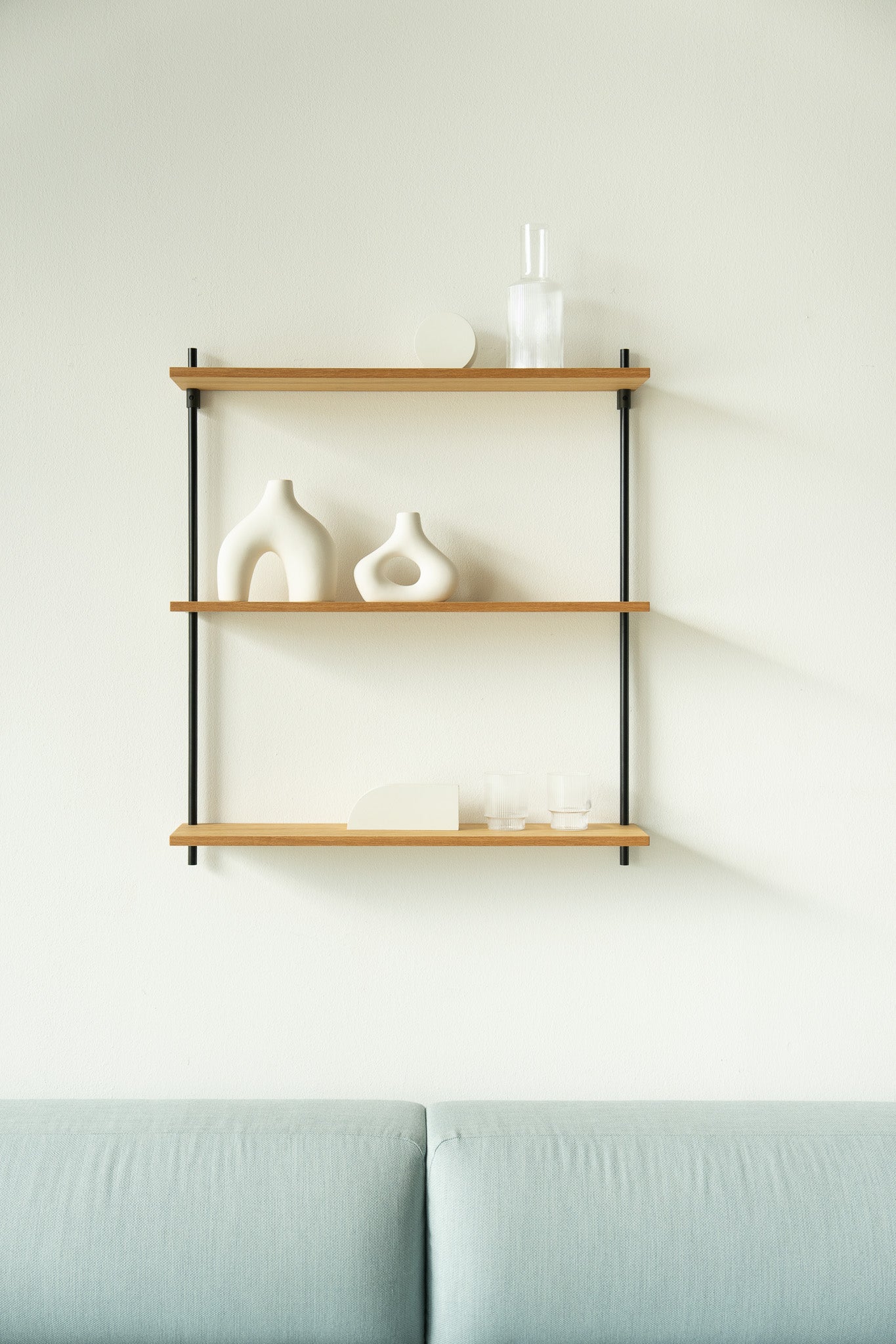 Floating oak hanging wall shelf — KUUDU modular shelving system for living room and bedroom