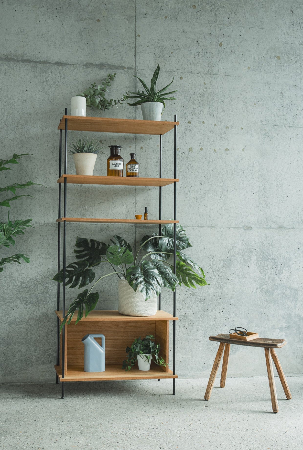 Compact Vertical Display Shelf for Small Spaces - KUUDU Modular Shelving System - Oak