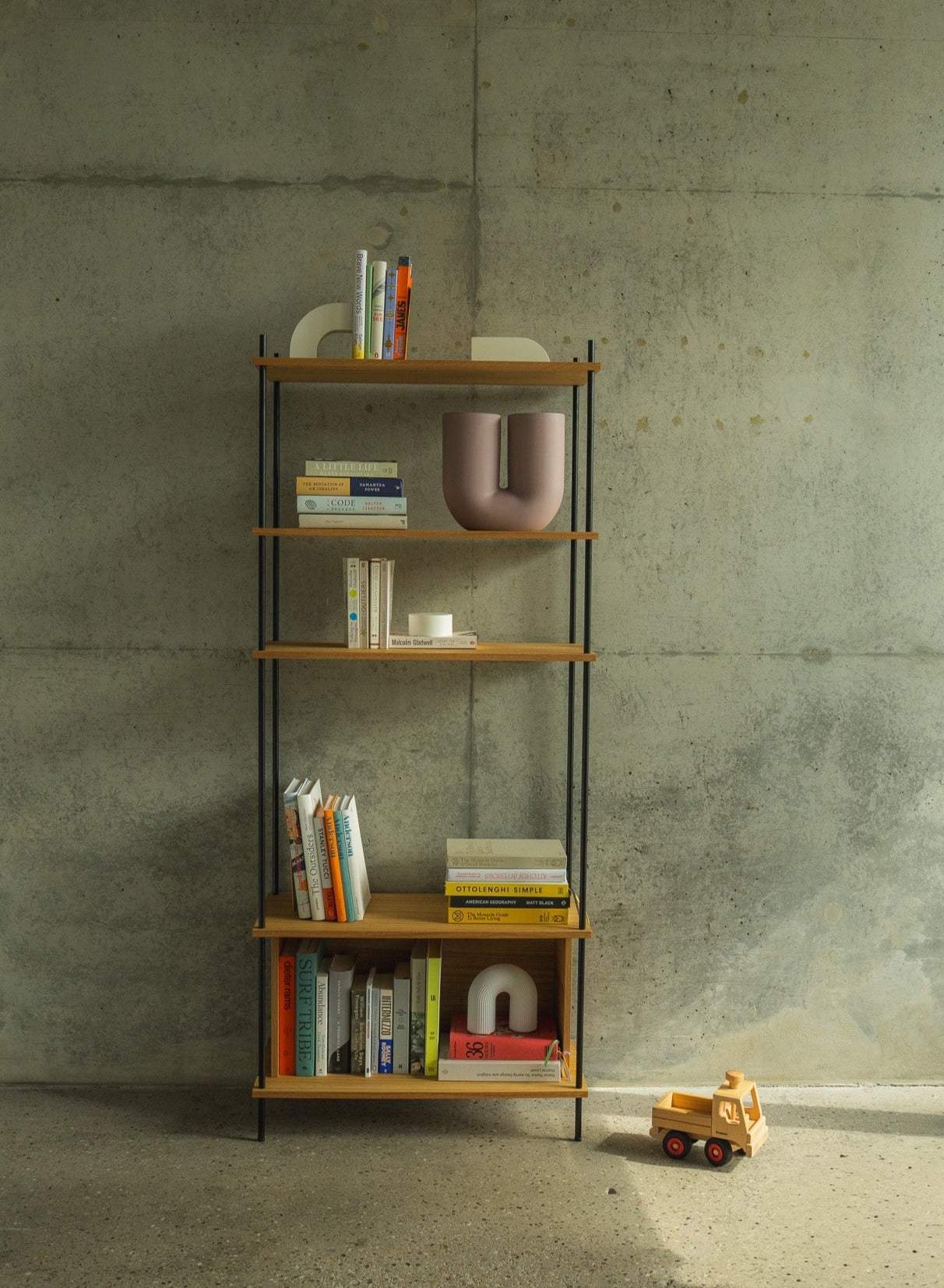 Modular oak bookshelf — KUUDU Standing Shelf H1 in the KUUDU modular shelving system