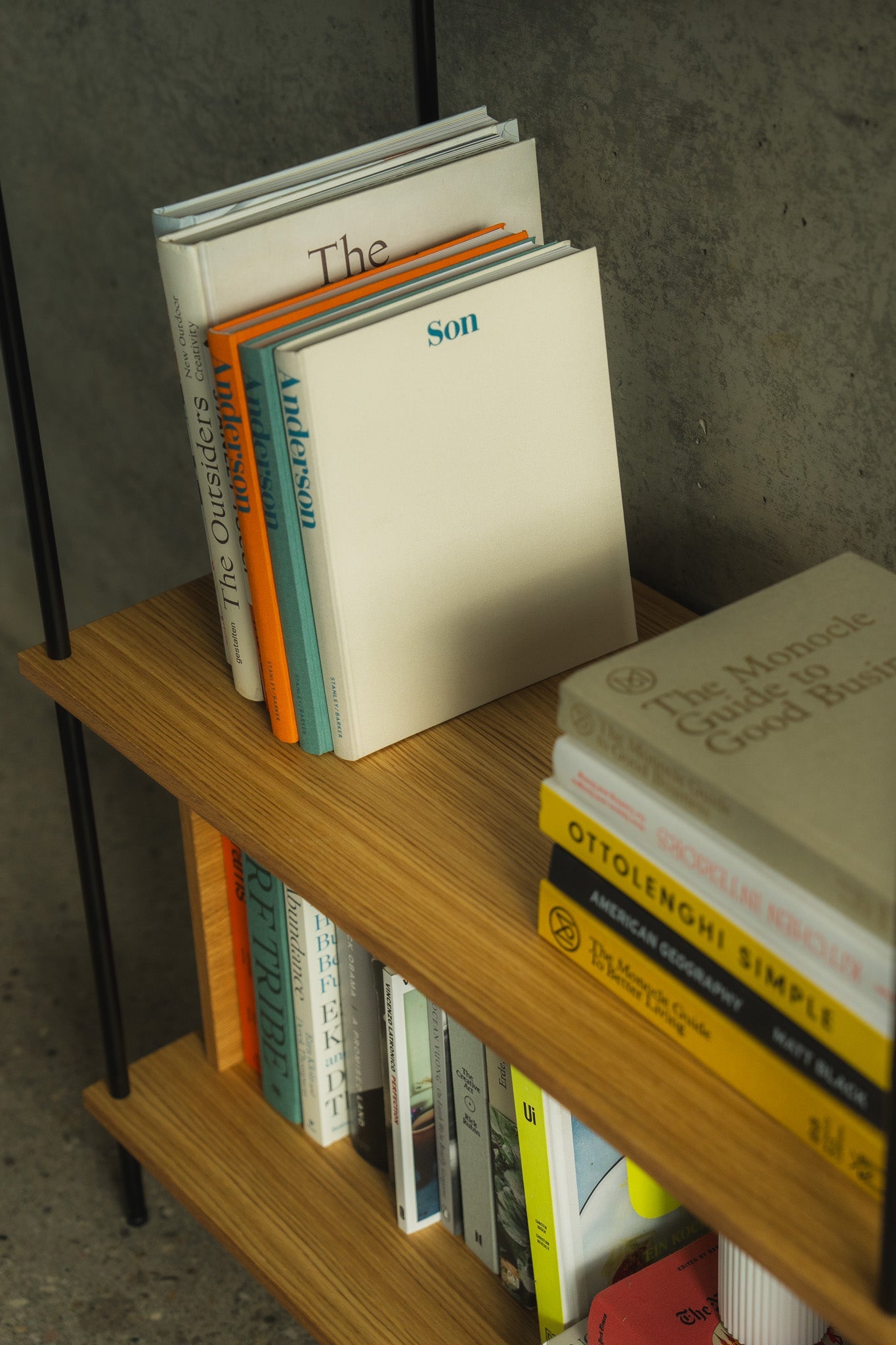 Compact Vertical Display Shelf for Small Spaces - KUUDU Modular Shelving System - Oak