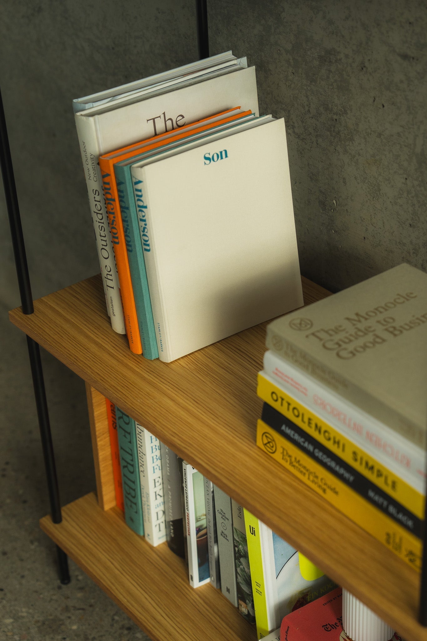 Compact Vertical Display Shelf for Small Spaces - KUUDU Modular Shelving System - Oak