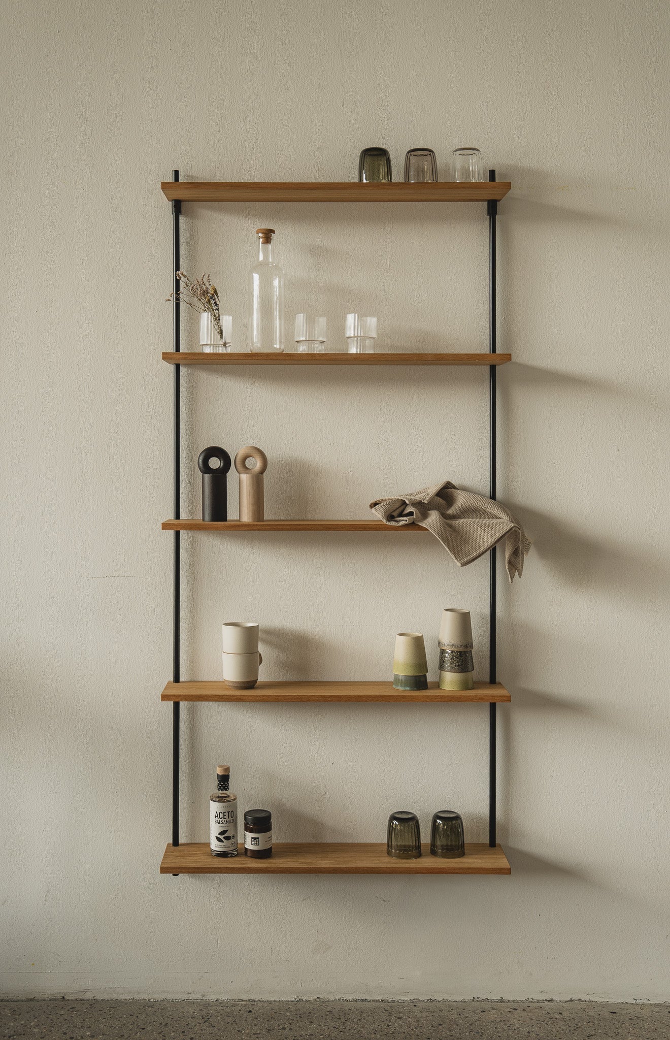 Danish-design oak wall shelf — KUUDU modular shelving for living room, bedroom and entryway