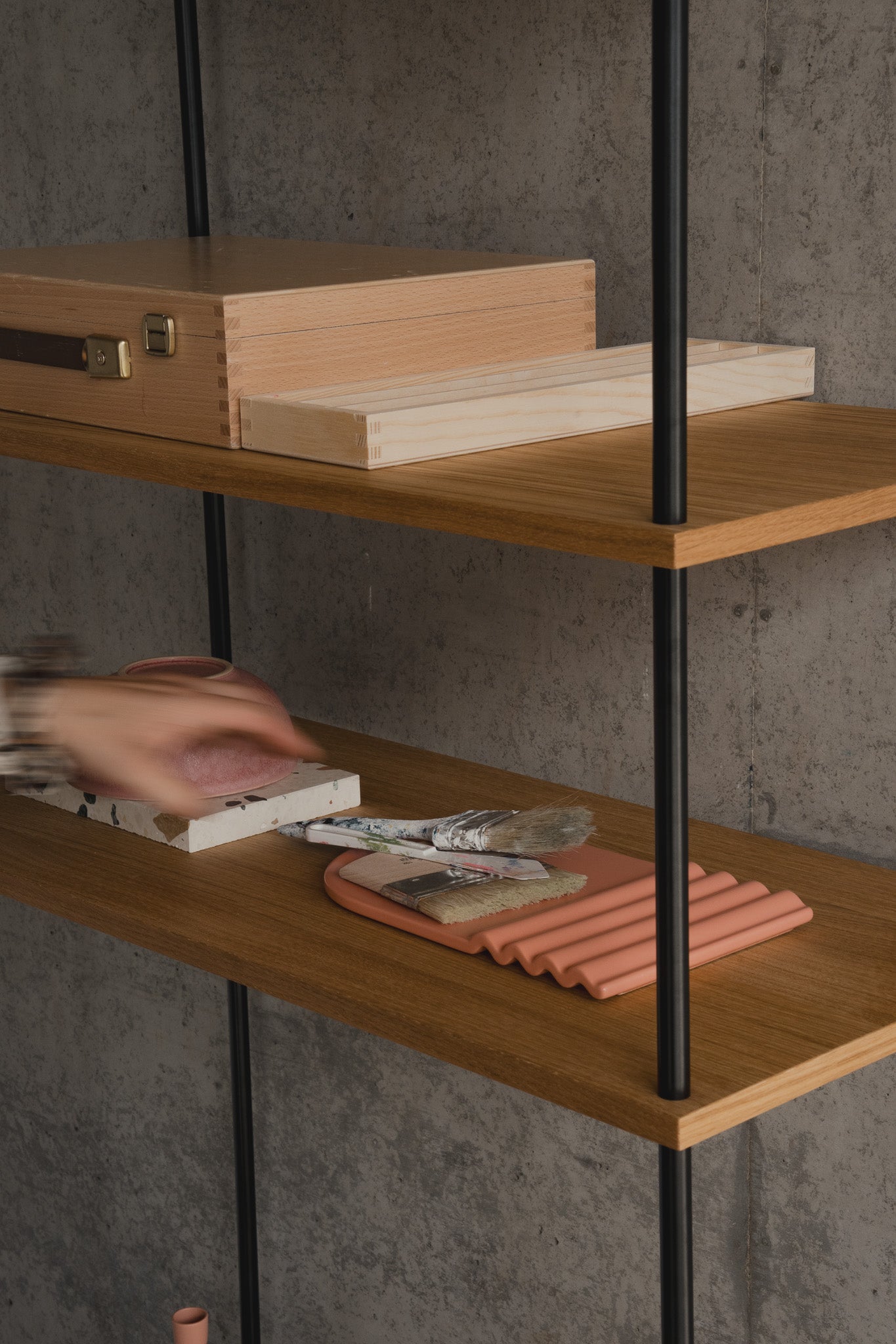 Compact Vertical Display Shelf for Small Spaces - KUUDU Modular Shelving System - Oak