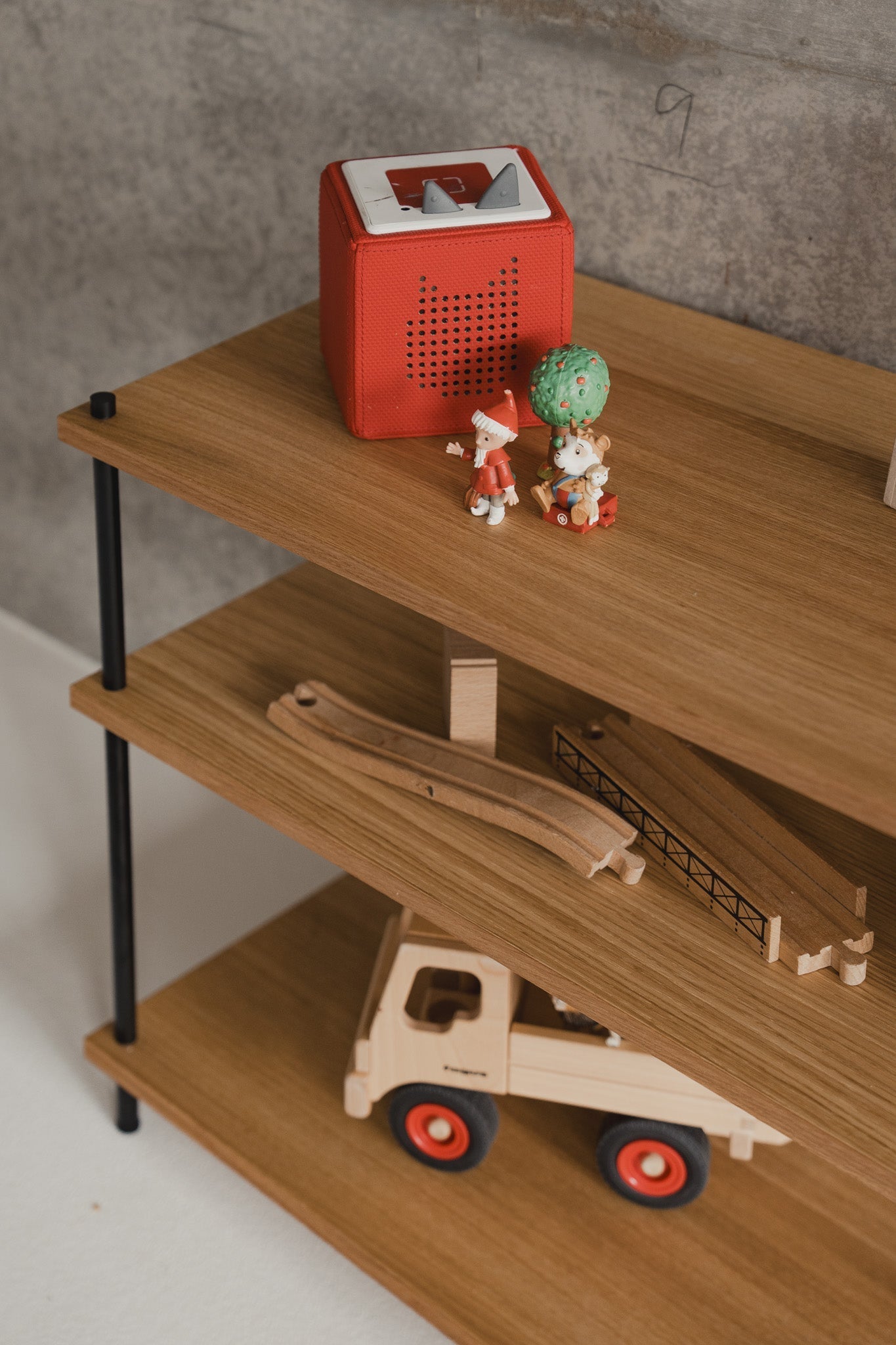 Compact Entryway Sideboard & Storage Unit - KUUDU Modular Shelving System - Oak