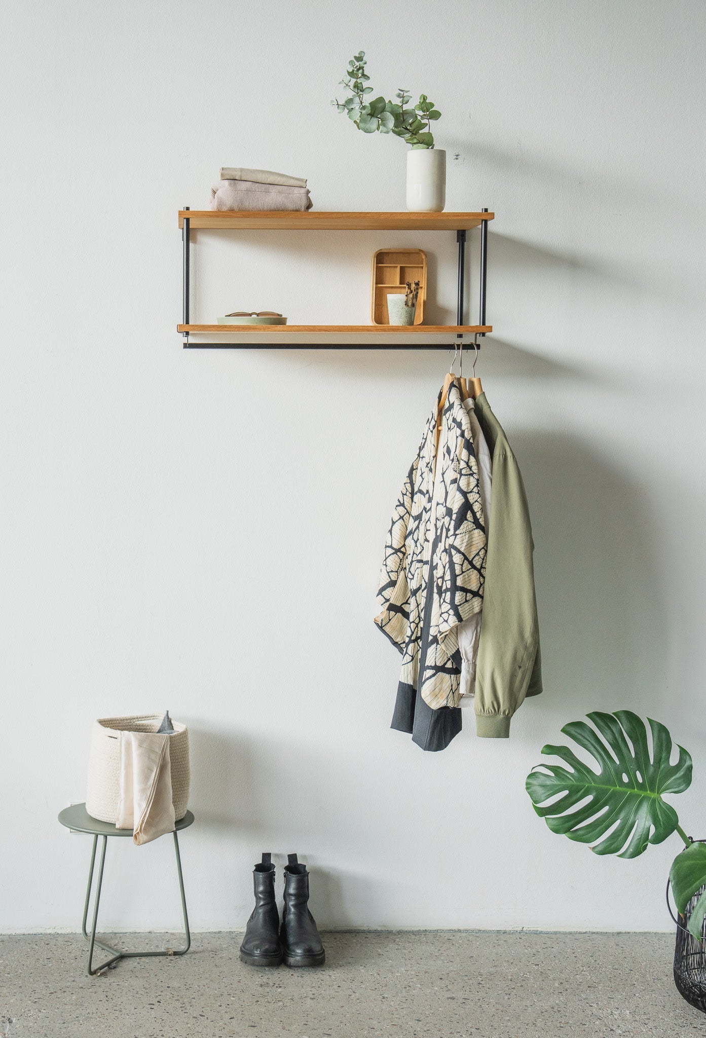 Floating Hanging Wardrobe Rail with Top Shelf - KUUDU Modular Shelving System - Oak