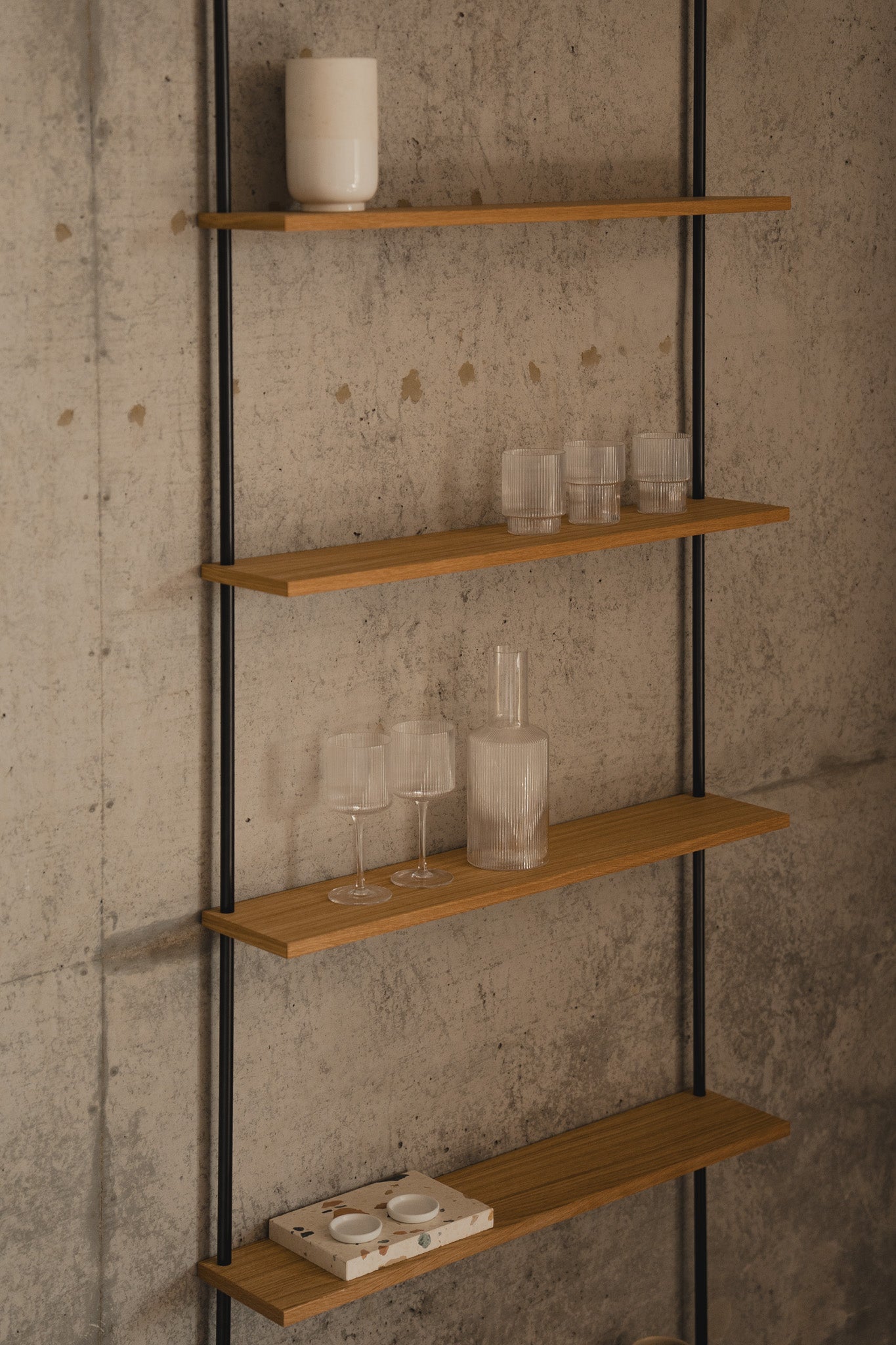 Tall single-section oak wall shelf — KUUDU modular shelving system for living room and hallway