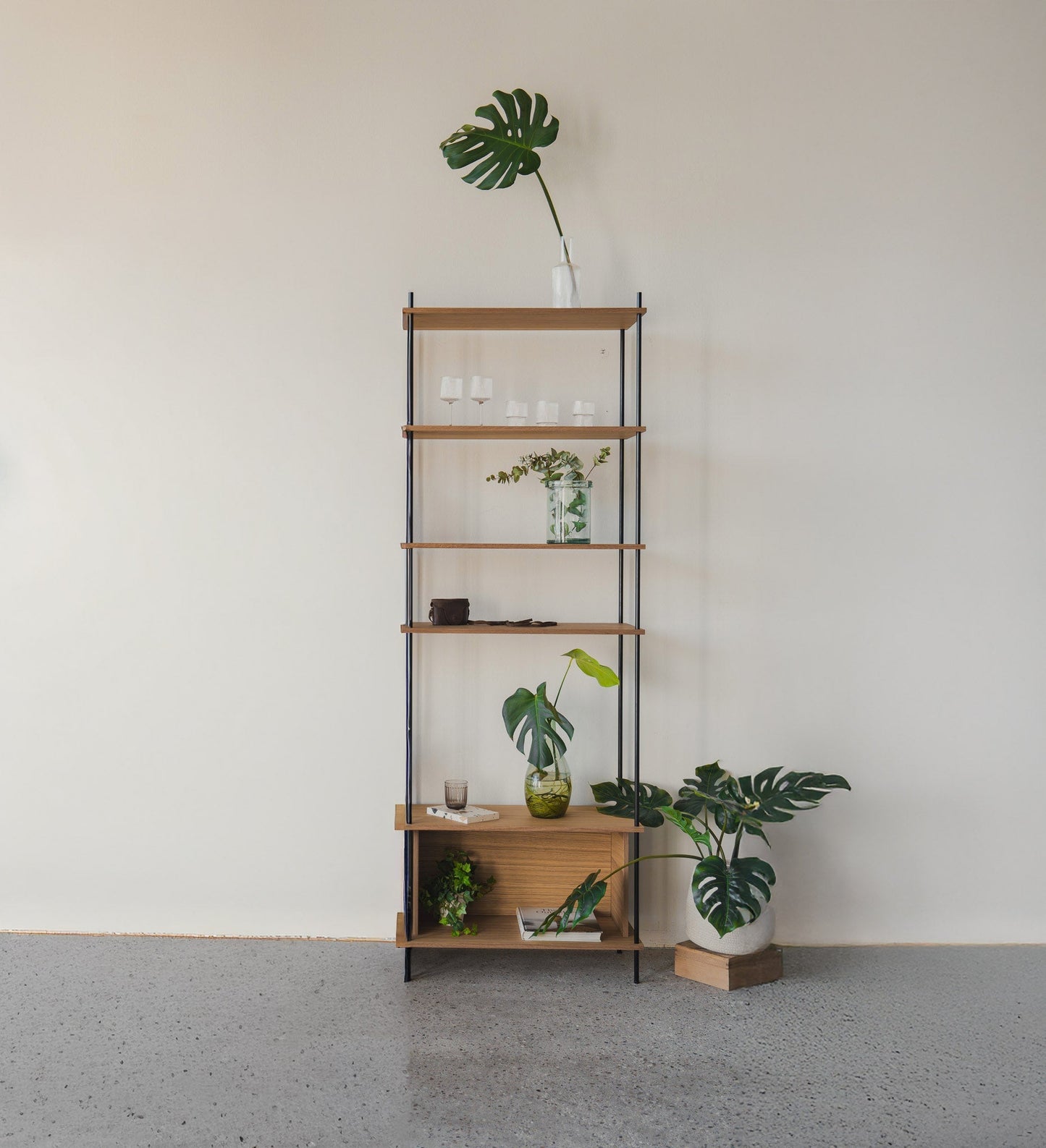Slim & Tall Standing Display Shelf for Living Rooms - KUUDU Modular Shelving System - Oak