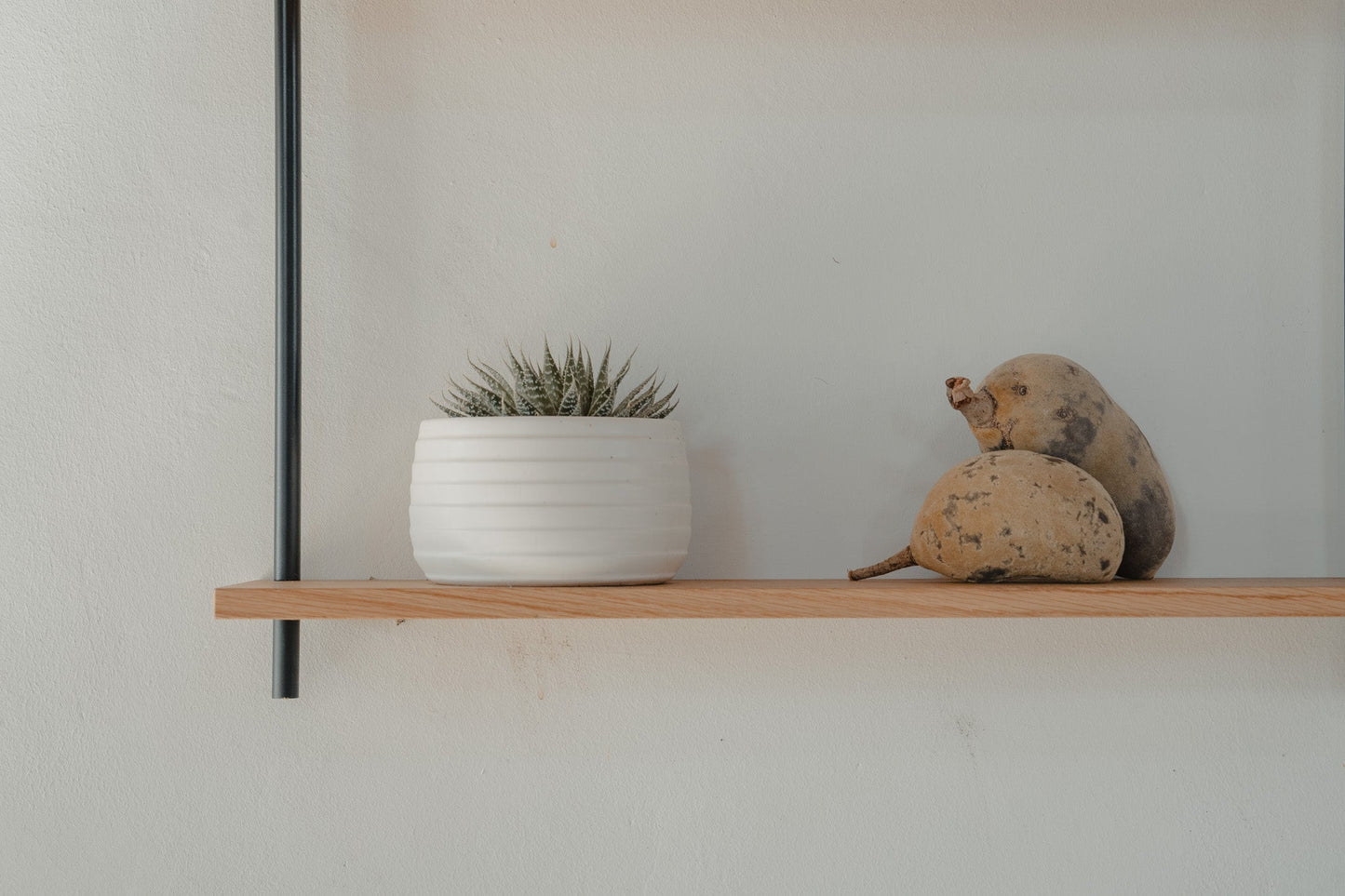 Minimalist oak wall shelf — KUUDU modular shelving system for living room and bathroom