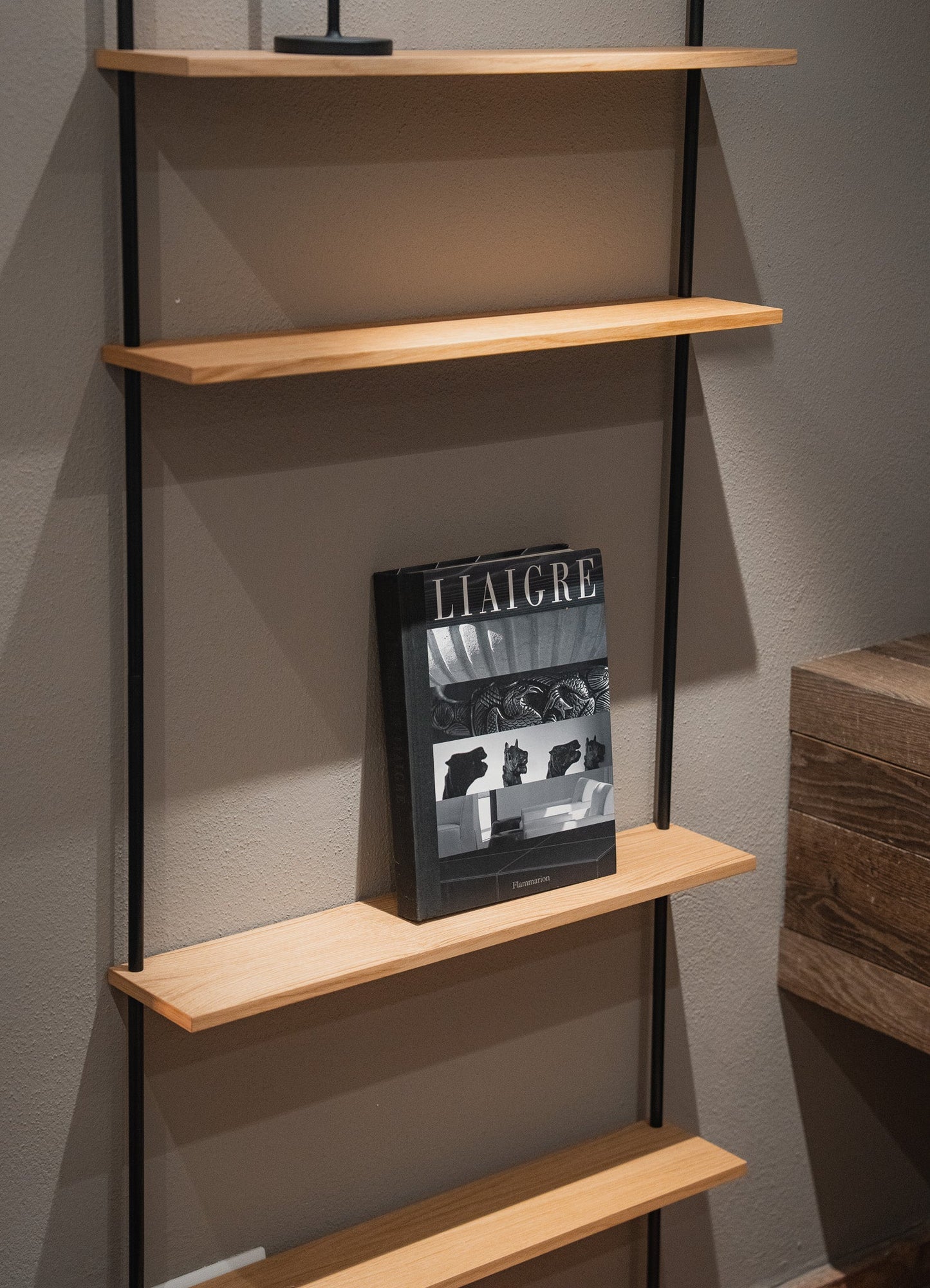 Tall oak standing wall shelf — KUUDU modular shelving system for living room and bedroom