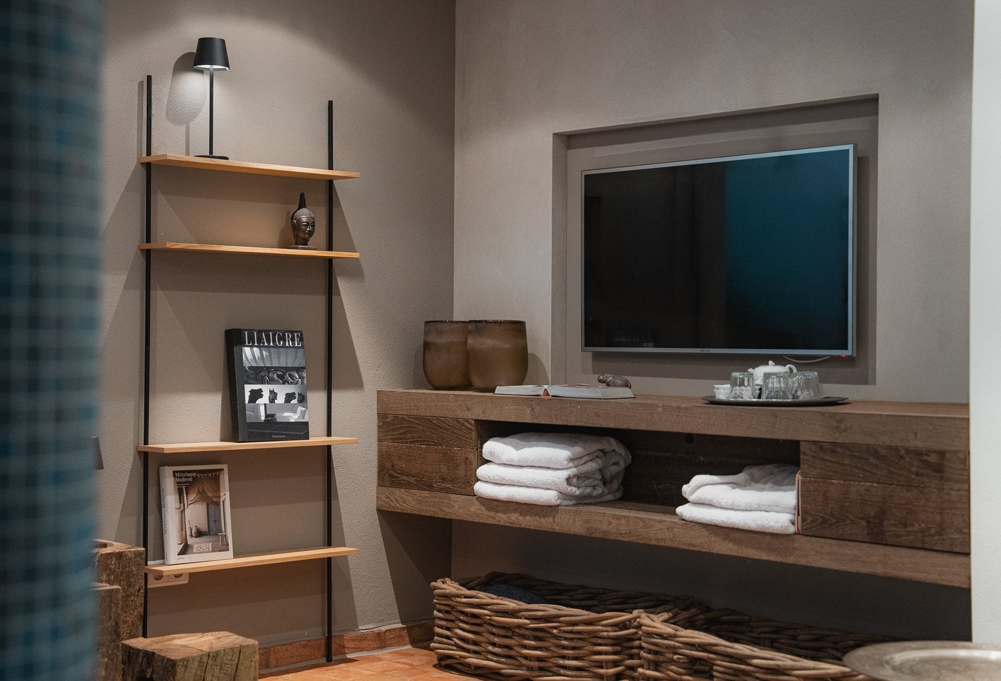 Tall oak standing wall shelf — KUUDU modular shelving system for living room and bedroom
