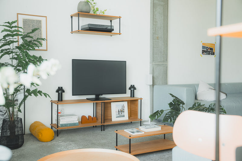 KUUDU im Wohnraum: TV-Lowboard mit Wandregal im Wohnzimmer
