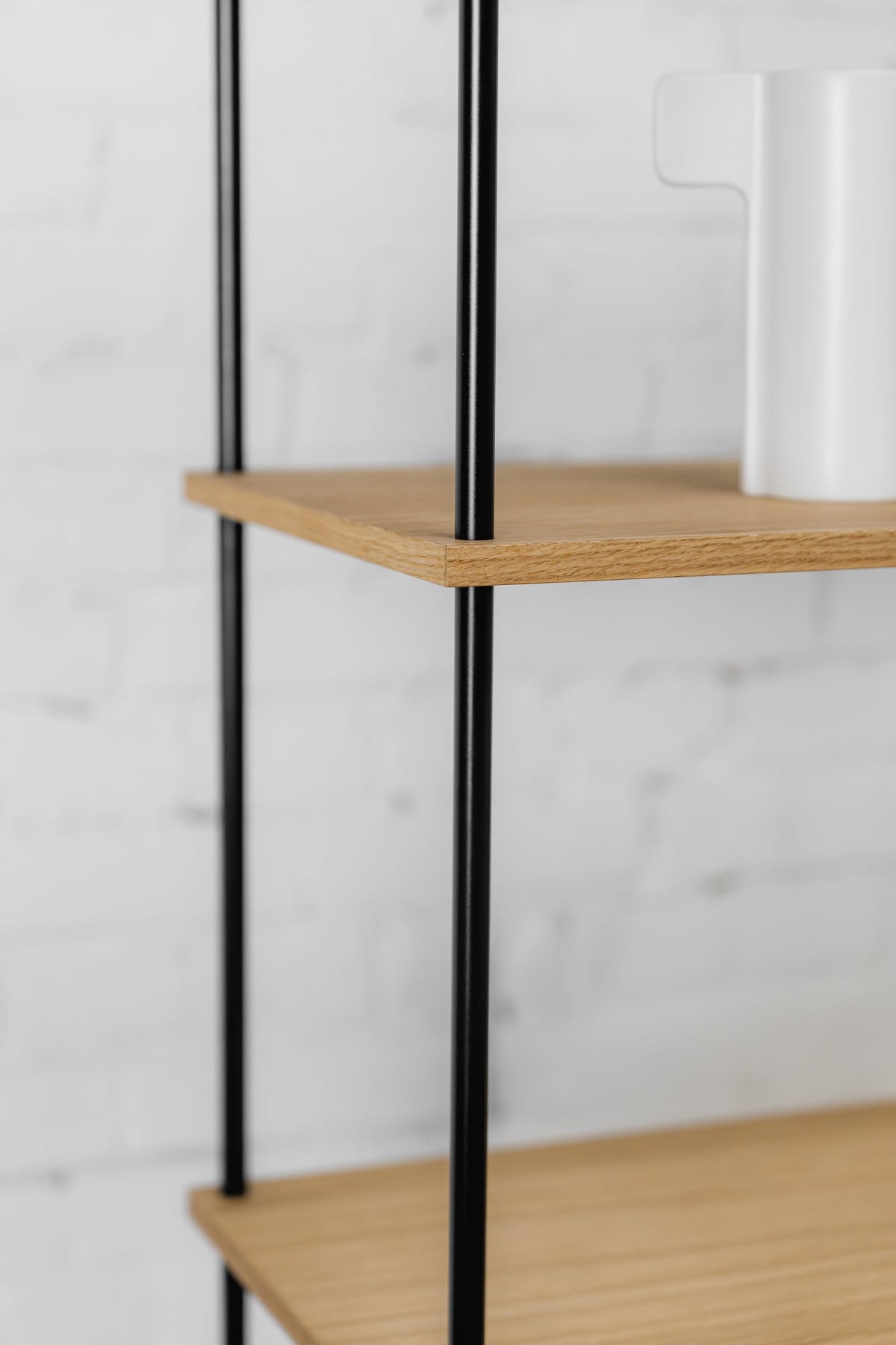 Regal 200 cm hoch und schmal – einsektionig in Eiche